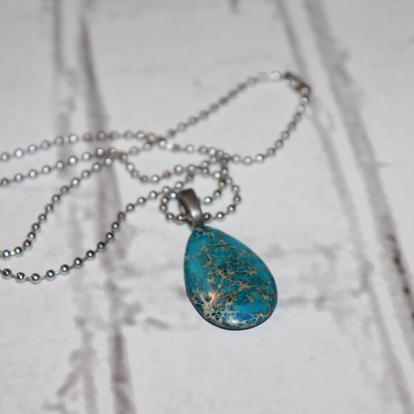 Beautiful silver necklace with blue howlite 20" - Picture 2 of 5